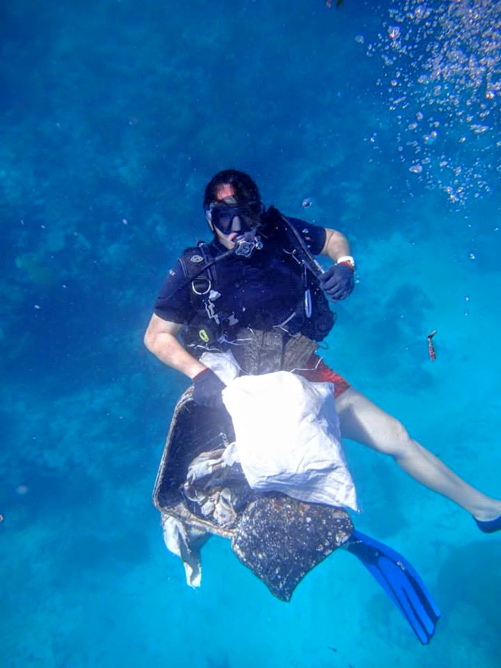 Reef Clean up on Gemanafushi Channel, World Oceans Day 2014, Park Hyatt Maldives Hadahaa