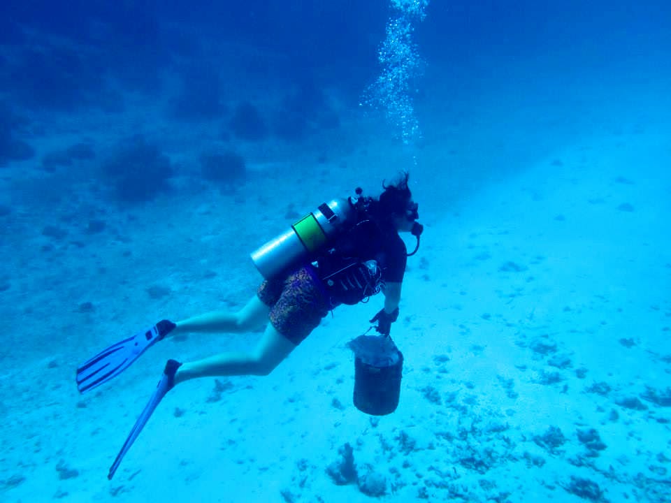 Reef Clean up on Gemanafushi Channel, World Oceans Day 2014, Park Hyatt Maldives Hadahaa